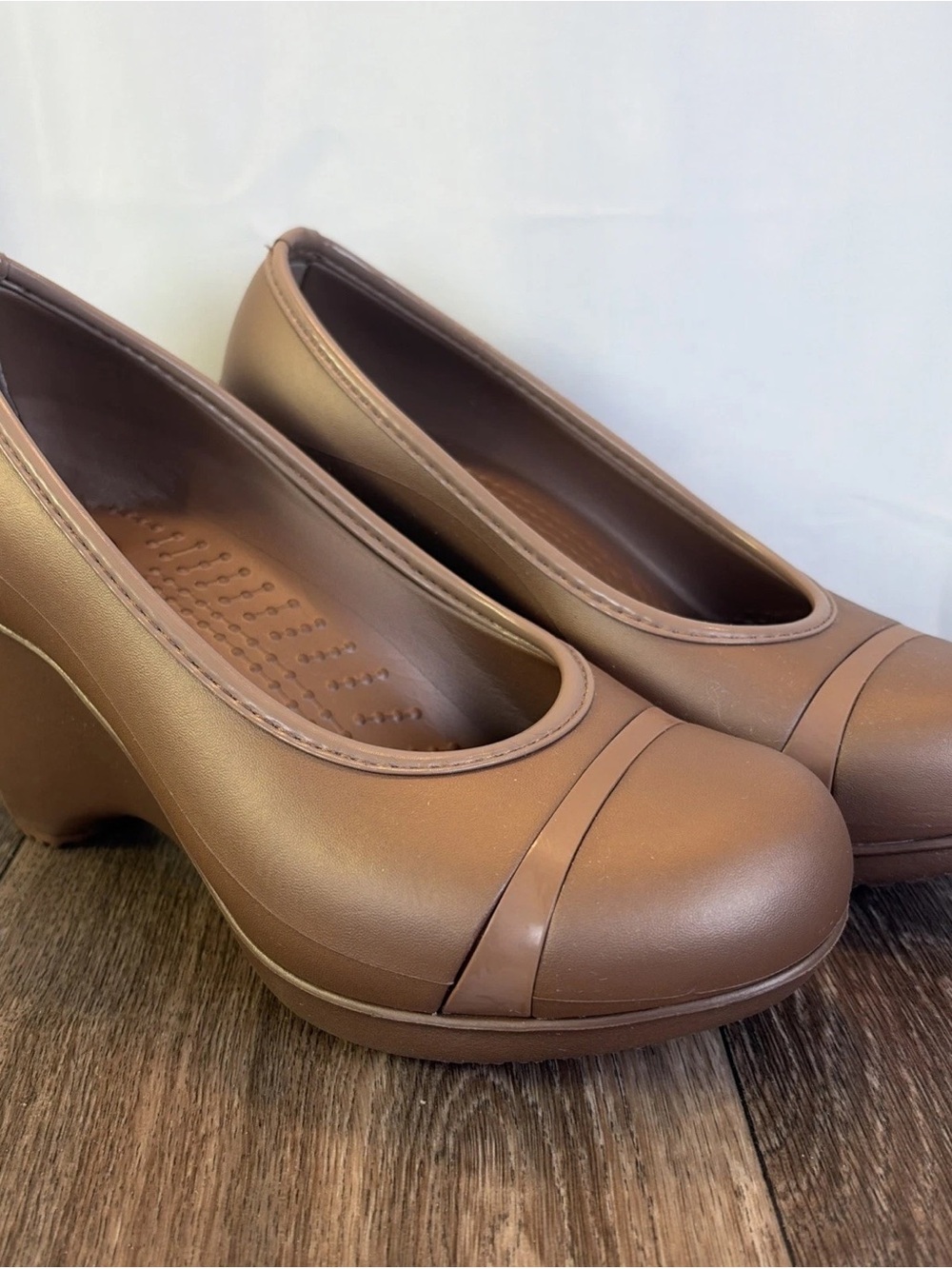 Crocs Lina Women's Bronze Copper Metallic Size 8 Slip On Heels Shoes Sandals